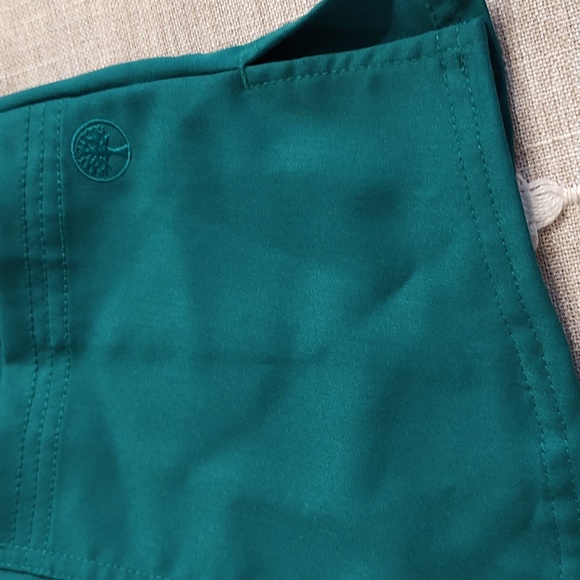 Healing hands. Size Medium purple label junior fit. Dark green - Picture 3 of 4